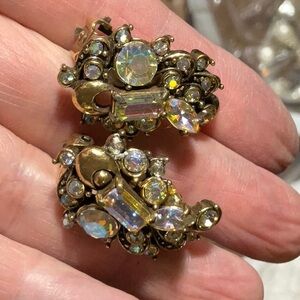 Vintage Hollycraft 1957 Aurora Borealis Rhinestone Clip Earrings Goldtone Signed